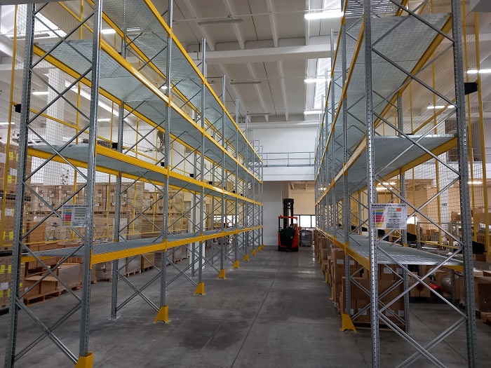 Scaffalatura antisismica portapallets con grigliato pressato